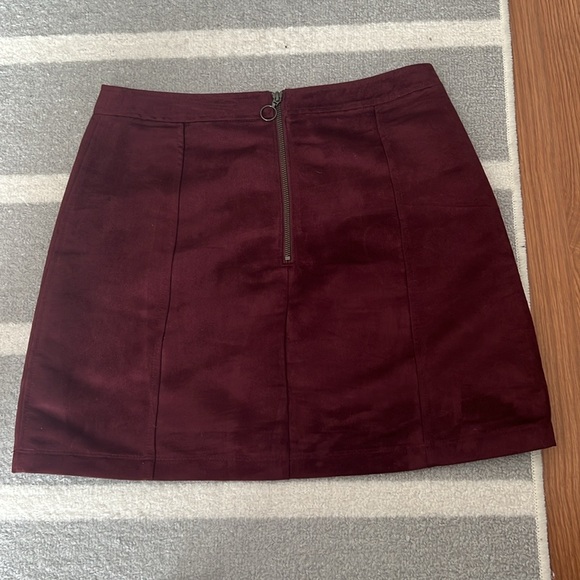 Old Navy Faux Suede Aline Mini Skirt   Size 8 - Picture 2 of 8
